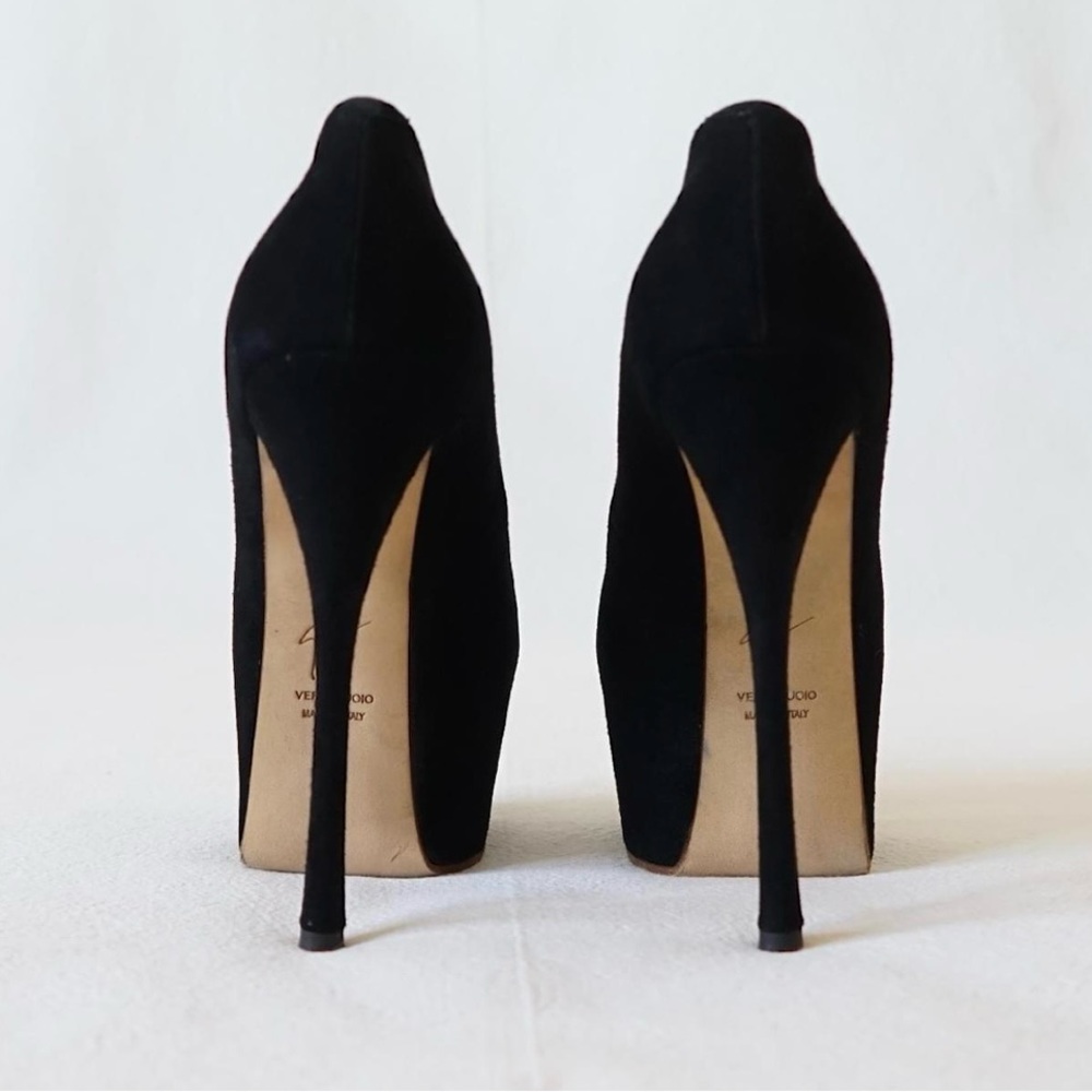 Giuseppe Zanotti.
platform 6,5 cm
insole 25 heels 15 cm - Picture 4 of 11